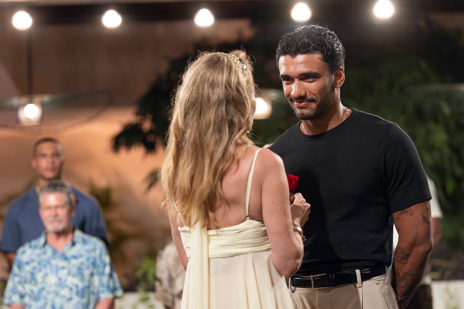 In a major twist, Jonathon (r.) was given a rose by April, allowing him to stay another week.