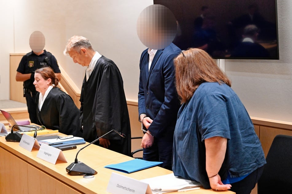 Die Anklage gegen Ioanni V. (26, 2.v.r.) lautet Körperverletzung mit Todesfolge.
