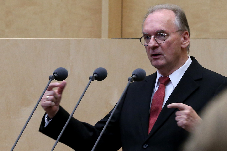 Reiner Haseloff (67,CDU).