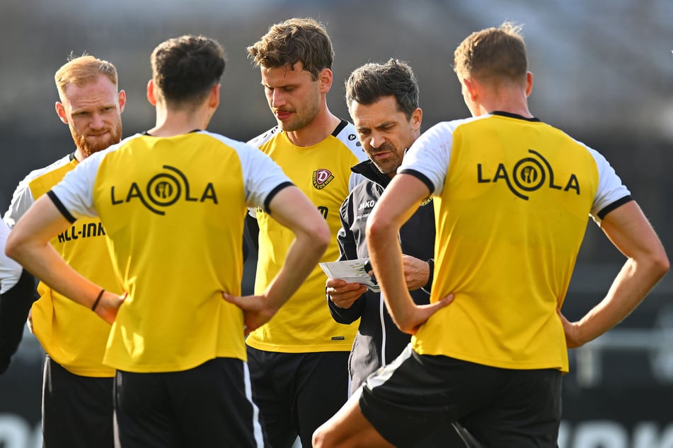 Thomas Stamm (43, 2.v.r.) &amp; Co. werden ein Testspiel gegen den FK Mladá Boleslav absolvieren.