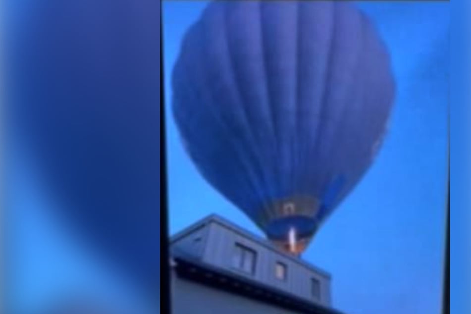 Riesen-Schreck: Heißluftballon räumt Haus-Dach ab!