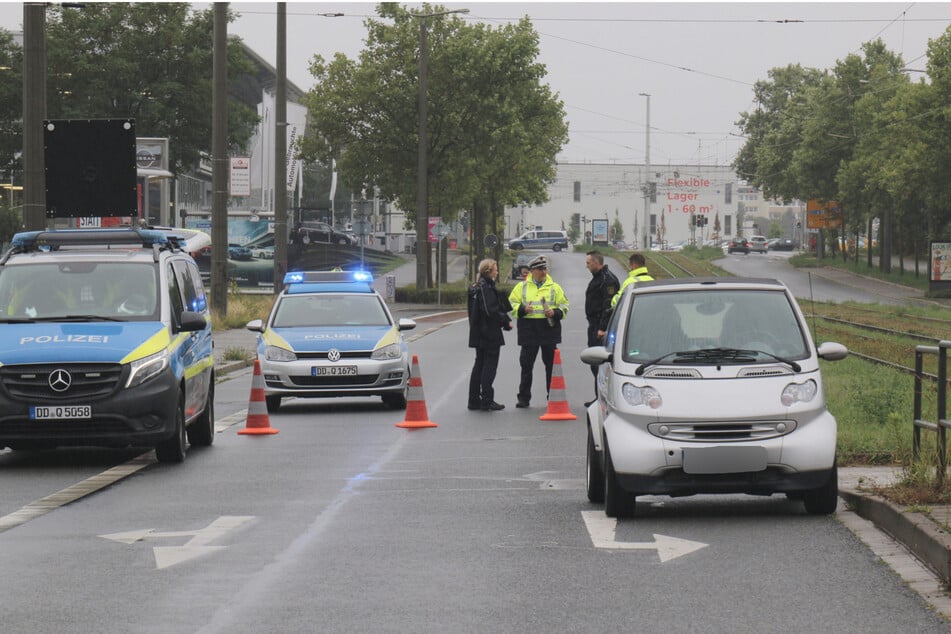 Ein junger Mann wurde auf der Zwickauer Straße durch einen Kleinwagen erfasst und verletzt.