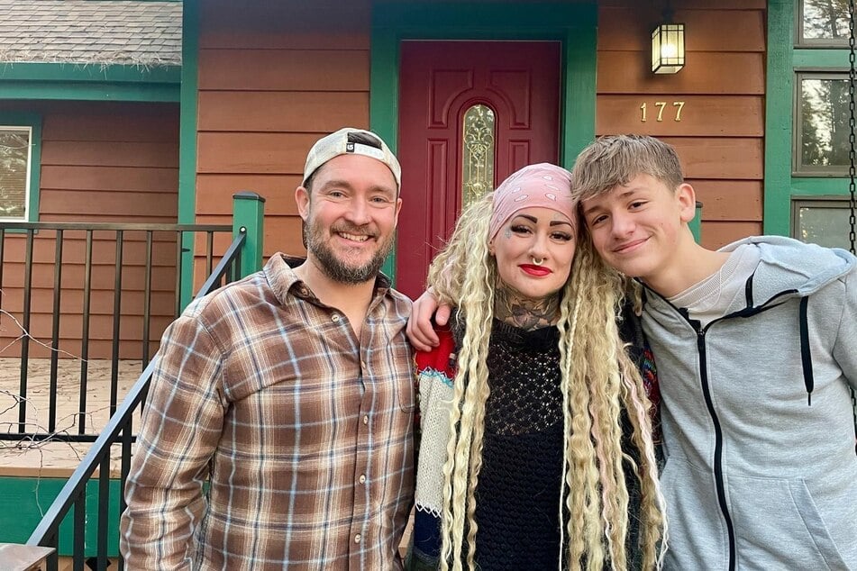 Brad (40, v.l.n.r.), Myriam (47) und Sohnemann Gabriel (14) sind augenscheinlich eine glückliche Familie, doch Probleme überschatten ihren Zusammenhalt.