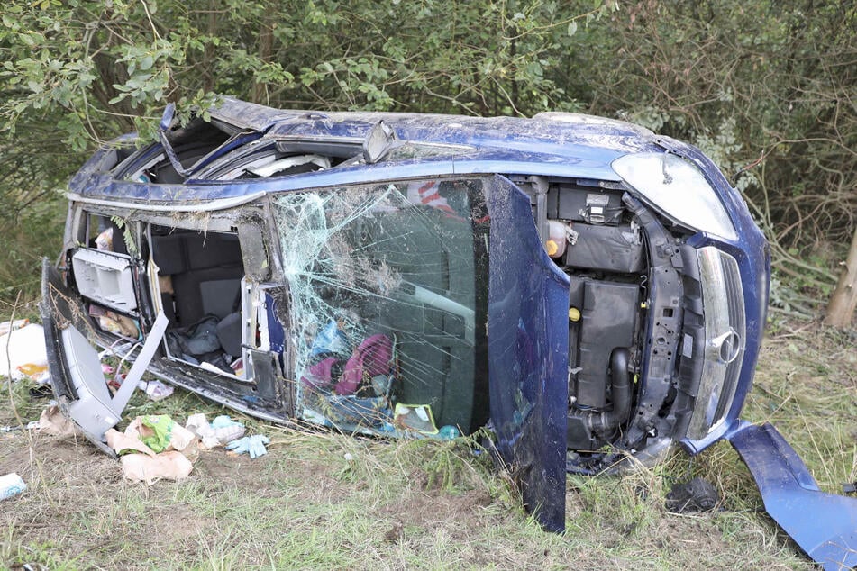 Das Auto überschlug sich bei dem Unfall mehrfach.