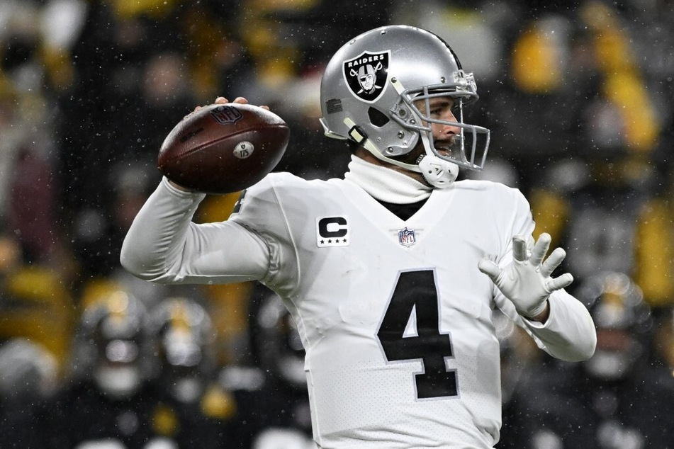 AP source Panthers to meet with QB Derek Carr at combine