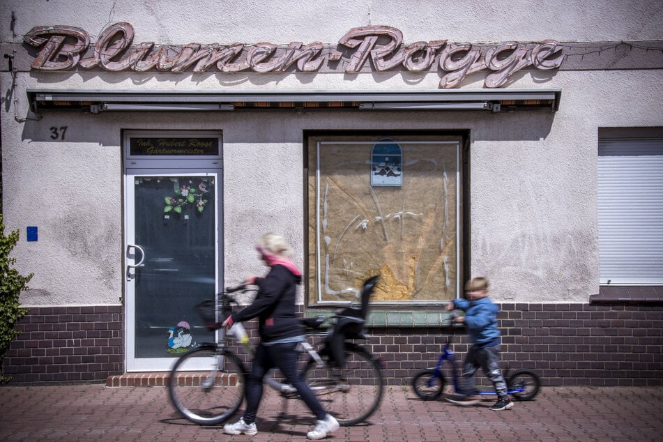 Zugeklebte Schaufenster, leerstehende Wohnungen: In manchen Regionen des Freistaats könnte sich diese Realität in den nächsten 20 Jahren deutlich verschärfen.