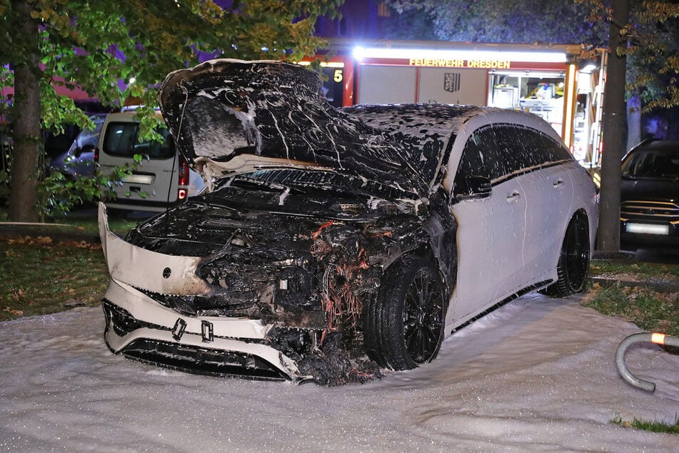 Beim Fahrzeug entstand ein größerer Schaden, sodass von einem Totalschaden ausgegangen wird.