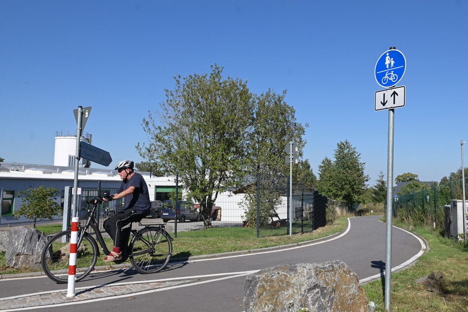 Der Radweg, der bisher im Gewerbegebiet Mittelbach endet, soll 2021 weitergebaut werden.