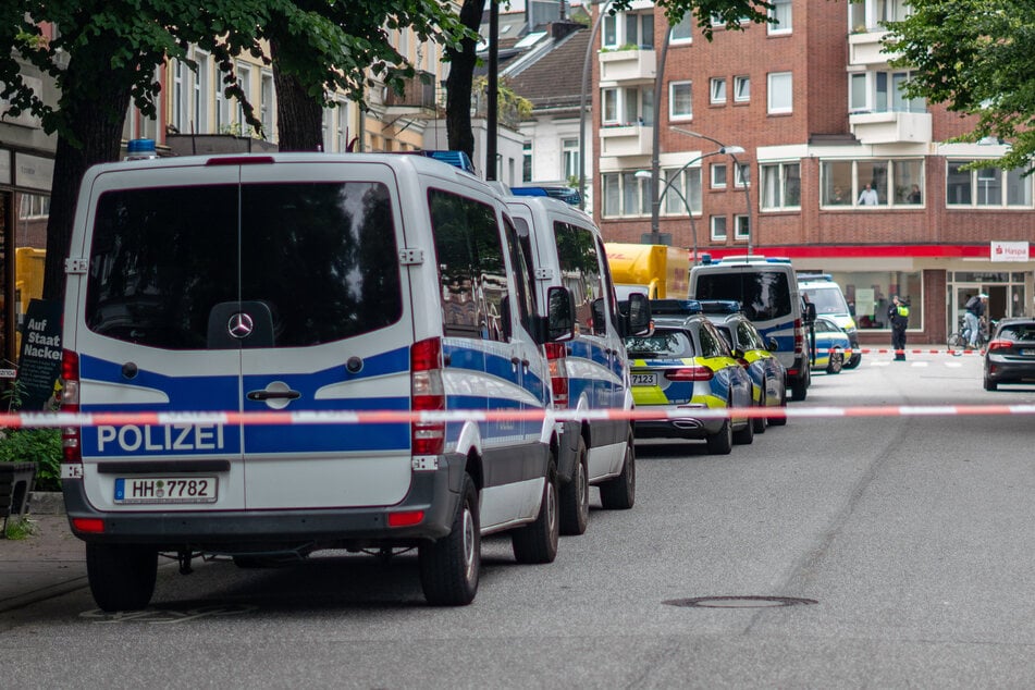 SEK-Einsatz in Hamburg: Frau mit Messer und Machete bewaffnet