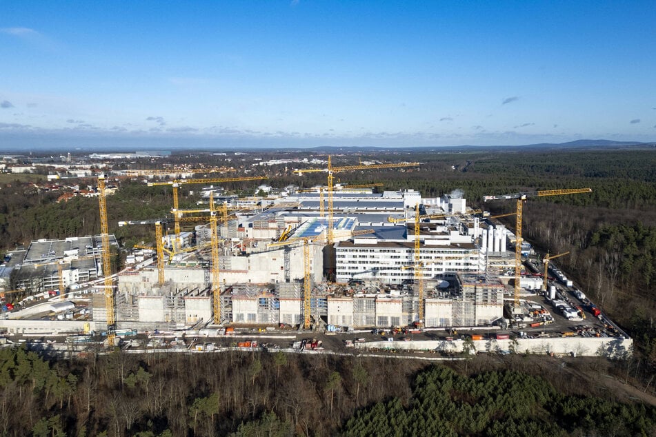 Die Infineon-Erweiterung im Dresdner Norden wird auch an den Industriesammler Nord (für das Chip-Abwasser) angeschlossen, der 2026 ebenfalls fertig wird.