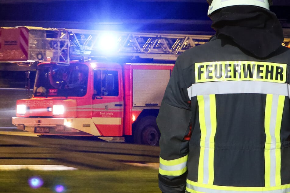 Lagerhallen-Brand: Feuerwehr evakuiert Wohnungen in Dieburg