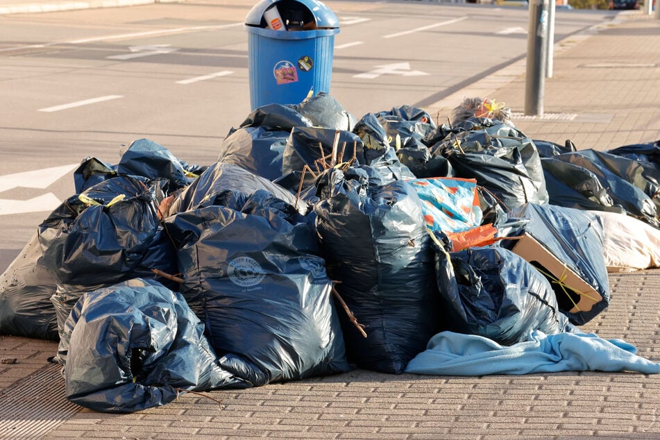 Die Behörden wollen den Müll vom Sonnenberg jetzt "auseinandernehmen".