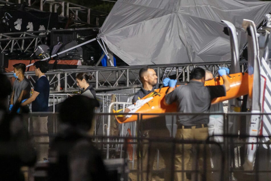 Mexico election rally sees nine dead and dozens injured as stage collapses