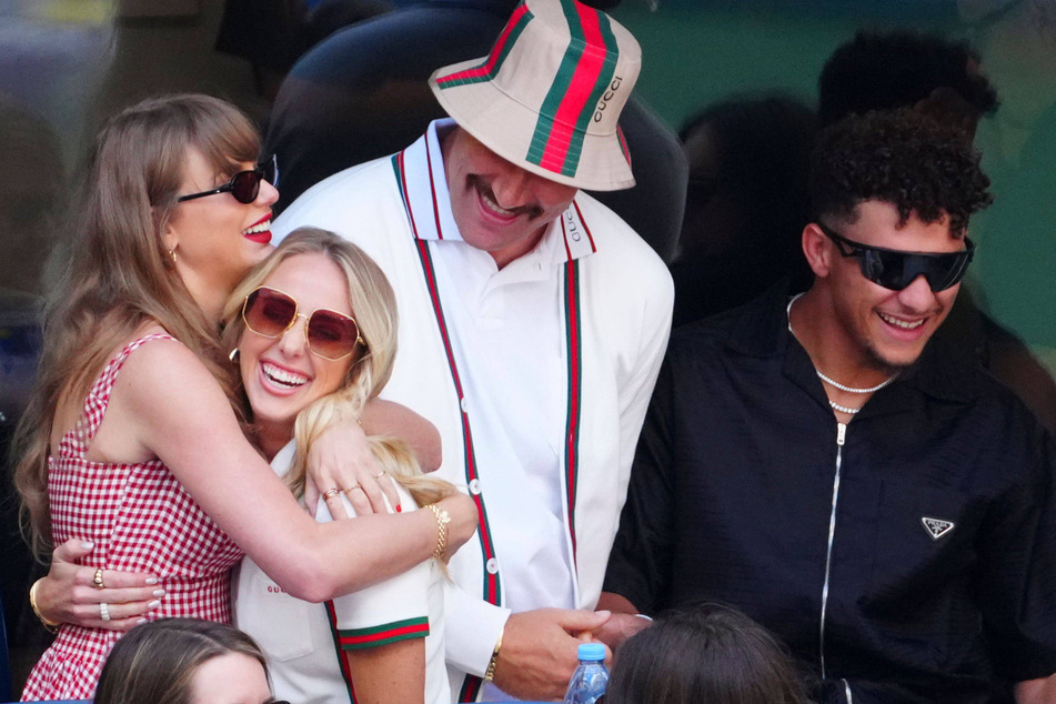 Taylor Swift (l.) and Brittany Mahomes (second from l.) were all smiles as they attended Sunday's US Open championship with their respective partners.