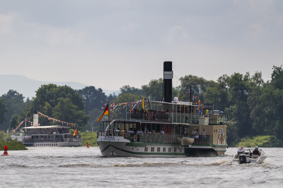 Sieben historische Dampfer waren bei der Parade dabei.