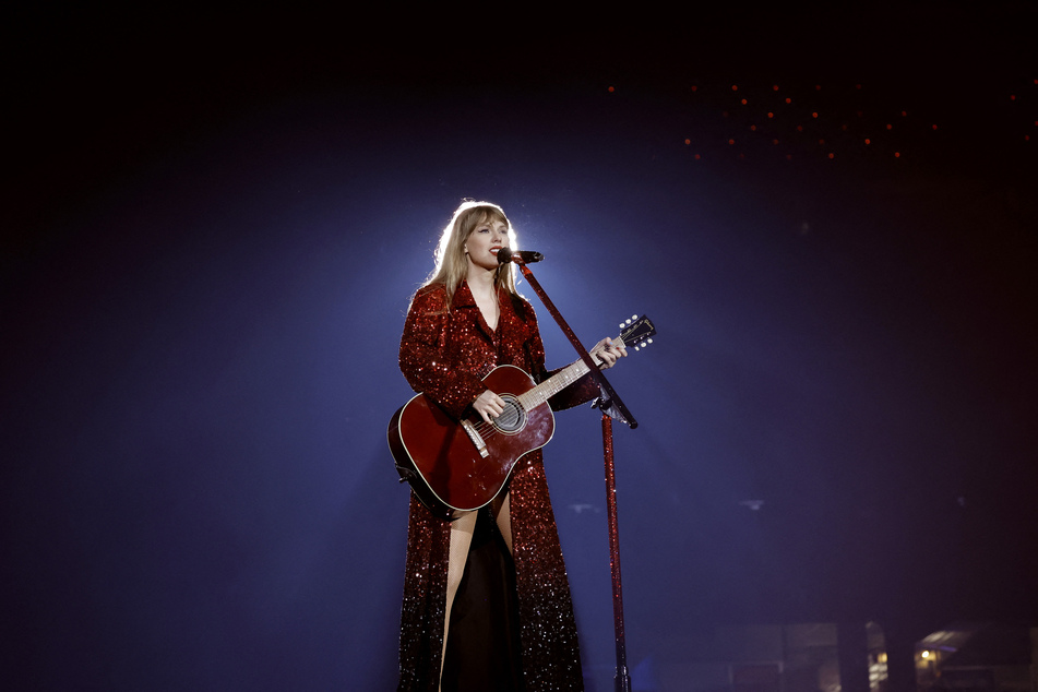 Auf der Bühne bereitete Taylor Swift (33) ihren Fans kürzlich Sorgen.