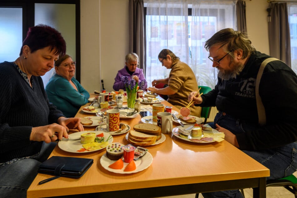 Einmal in der Woche findet ein Bürgerfrühstück im Verein statt.