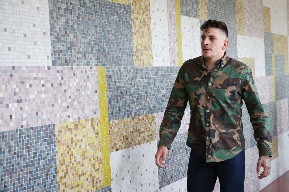 Gzuz (32), Mitglied der 187 Strassenbande, auf dem Weg in den Gerichtssaal.
