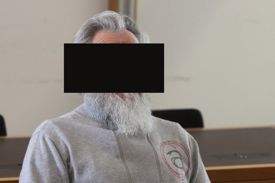 Hausmeister Claus T. (76) sitzt seit Oktober 2024 in U-Haft.