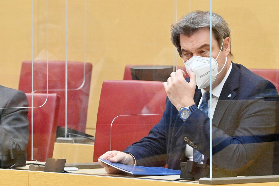 Als bundesweit erstes Parlament gedenkt der Bayerische Landtag der inzwischen fast 13.000 Todesopfer der Corona-Pandemie im Freistaat.