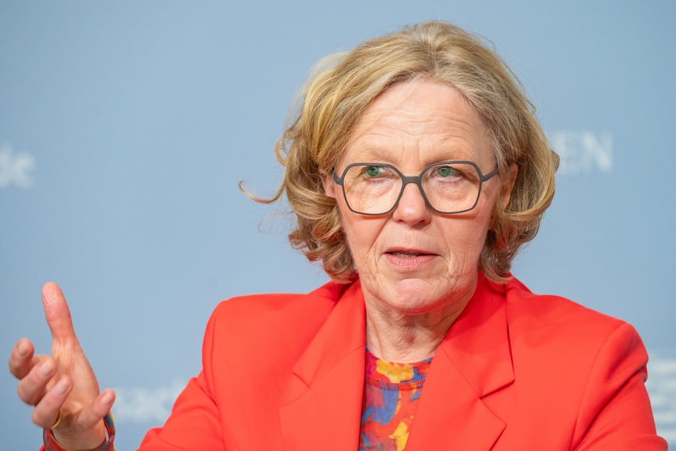 Die Windanlage stellt keine Gefahr dar - aus diesem Grund schreitet das Bauamt auch nicht ein, sagt Sachsens Infrastruktur-Ministerin Regina Kraushaar (61, CDU).