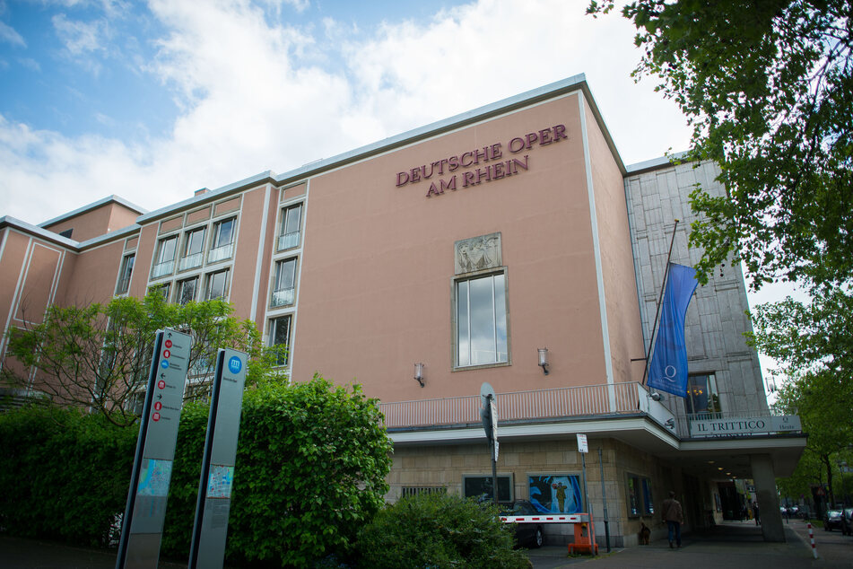 Für die neuen Produktionen in der Deutschen Oper am Rhein können die Eintrittskarten aufgrund von Corona zunächst nur reserviert und nicht gleich gekauft werden.