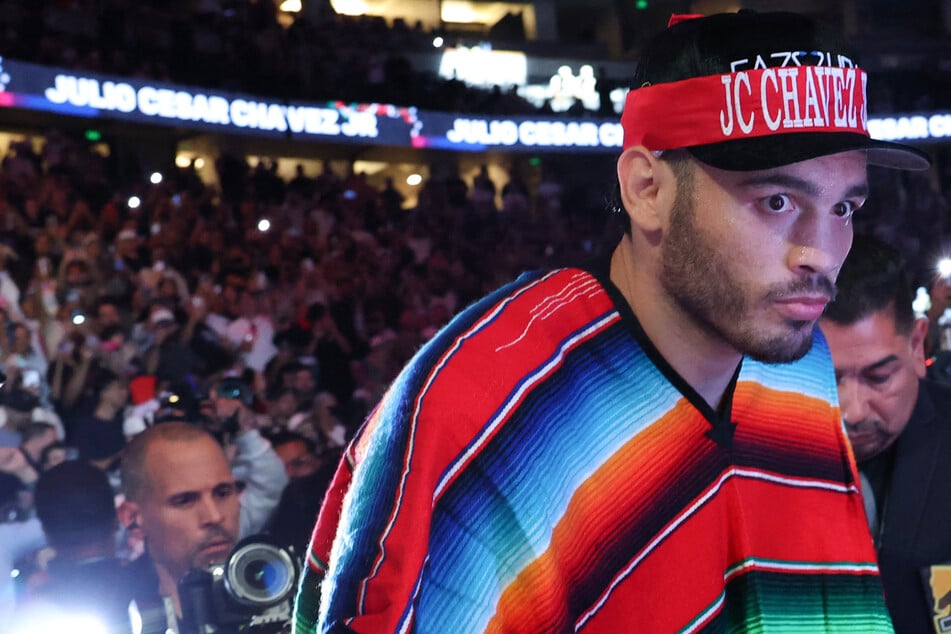 Boxer Julio Cesar Chavez Jr. released as he awaits trial following deportation