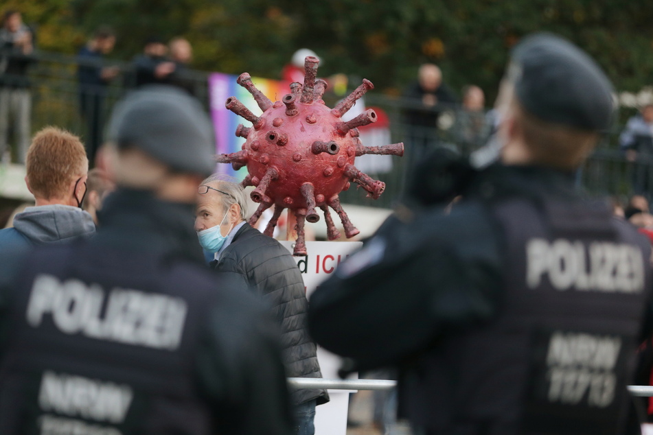 Die Polizei hat zu einer Corona-Demo in Düsseldorf rund 300 Teilnehmer erwartet – gekommen sind jedoch nur 100. (Symbolbild)