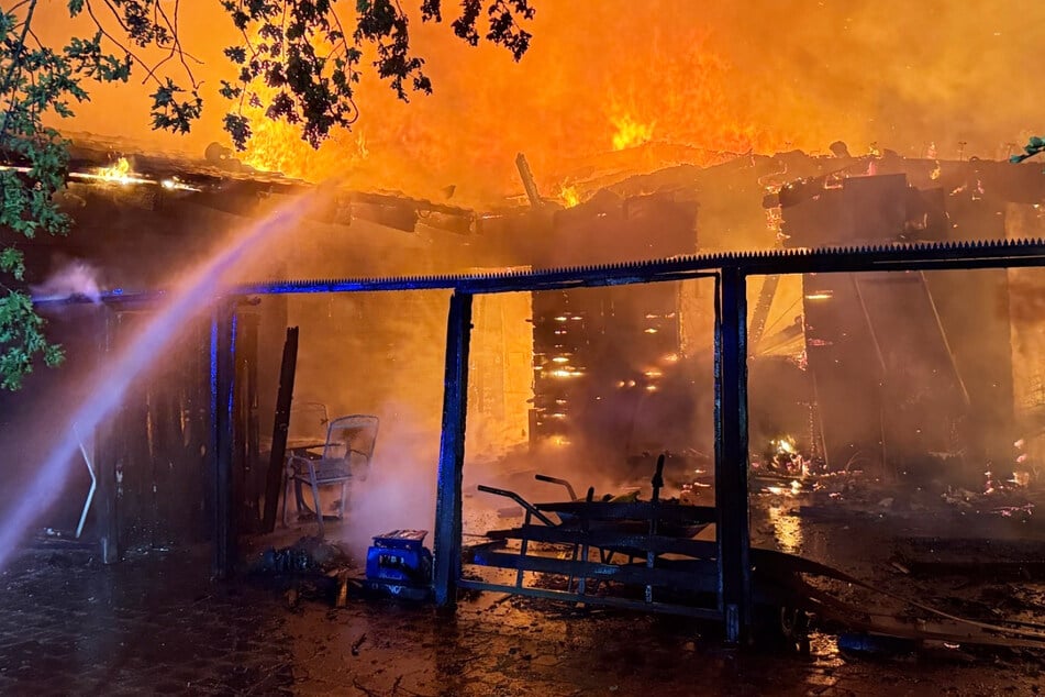Die Gaststätte in Speyer wurde durch die Flammen völlig zerstört.