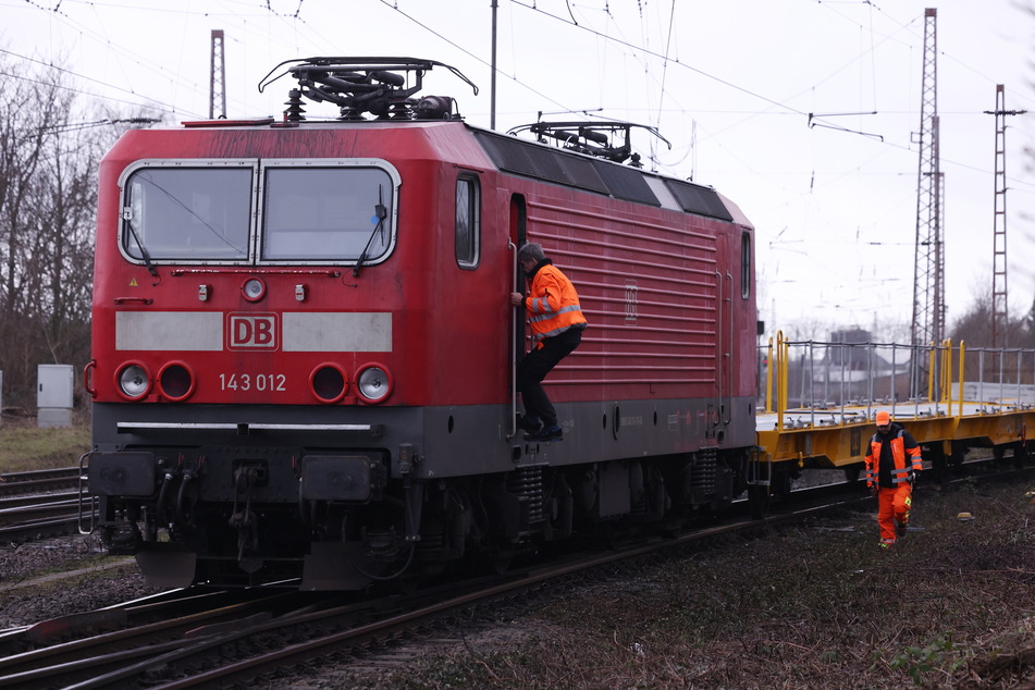 Der Güterzug wurde am Freitagnachmittag von der Unglücksstelle weggefahren.