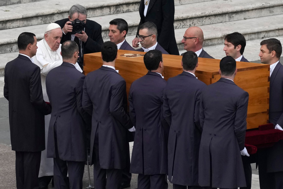 Unter Ausschluss der Öffentlichkeit soll Papst Benedikt in der Krypta des Petersdoms beigesetzt werden