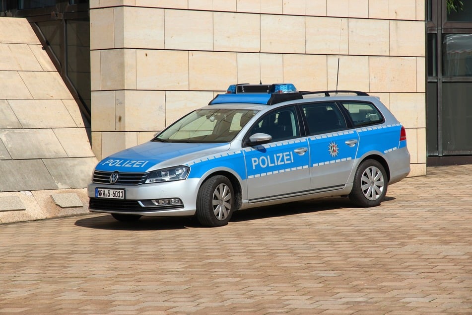 Die Polizei veranlasste eine weiträumige Suchmaßnahme, nachdem auf dem Kirchplatz in Münster-Angelmodde eine menschliche Plazenta entdeckt wurde. (Symbolbild)