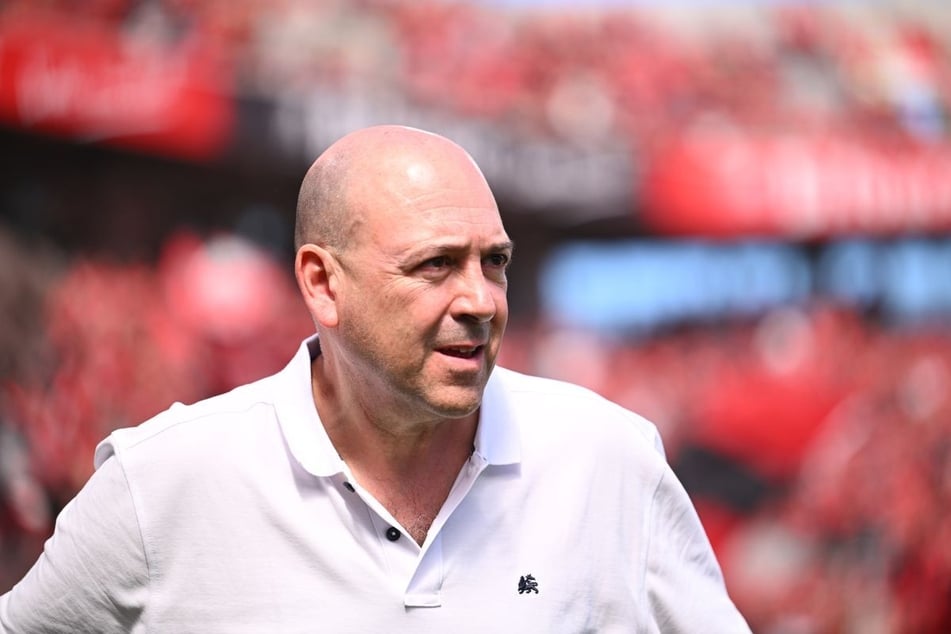 Bayer-04-Boss Fernando Carro (61, Foto) muss sich für eine Beleidigung gegen Schiedsrichter Tobias Stieler verantworten. (Archivfoto)