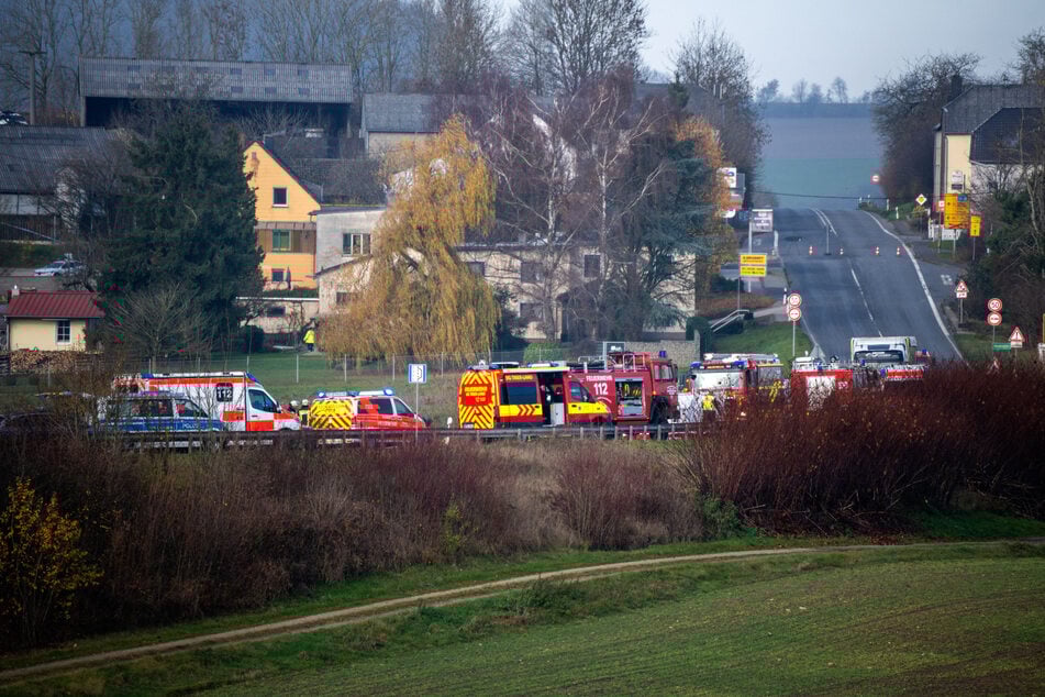 Bis in den späten Nachmittag wird die Bundesstraße rund um die Unfallstelle gesperrt bleiben.