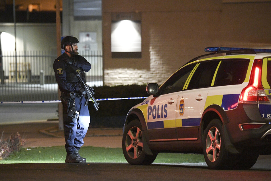 Die schwedische Polizei hat am Montagabend einen Tatverdächtigen mit einer Axt und einer Brechstange gefasst. Drei Menschen wurden verletzt. (Symbolfoto)