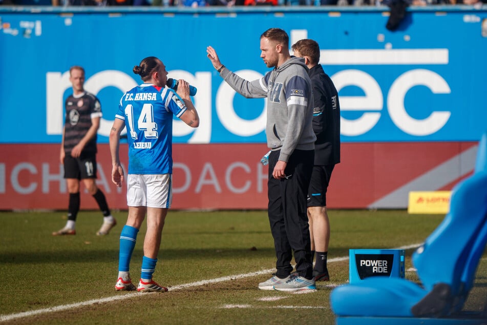 Kreativkopf Adrien Lebeau (26, l.) hatte zuletzt unter Trainer Daniel Brinkmann (40) einen schweren Stand und meldete sich mit einer guten Leistung zurück.