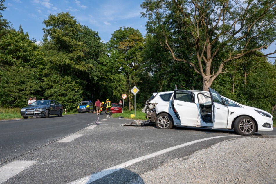 Der Ford-Fahrer übersah den vorfahrtsberechtigten Gegenverkehr, als er nach links abbiegen wollte.