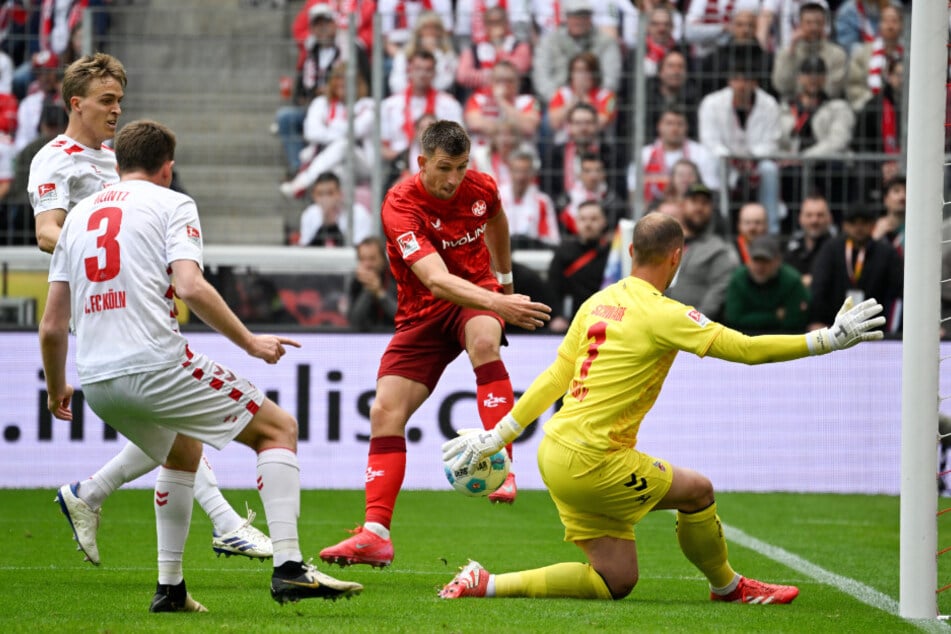 Gegen Marvin Schwäbe und die FC-Defensive war für die roten Teufel am Sonntagnachmittag kein Kraut gewachsen.