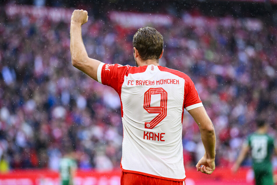 Harry Kane (30) beweist schon nach kurzer Zeit, wie wichtig er für den FC Bayern ist, und steuerte zwei Tore zum Erfolg bei.