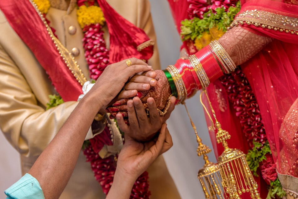Eine indische Hochzeit nahm ein jähes Ende, als der Bräutigam seine Braut küsste. (Symbolbild)