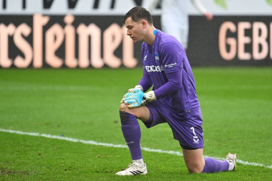 Tjark Ernst (22) war beim 2:5 in Paderborn wahrlich nicht zu beneiden - er könnte Hertha BSC im Sommer verlassen.