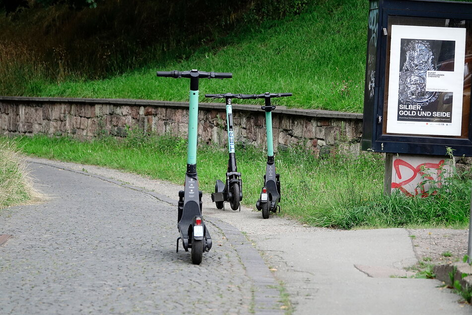 Stadtverwaltungen wie die von Leipzig und Dresden wollen in ihren Kommunen keine willkürlich abgestellten E-Roller.