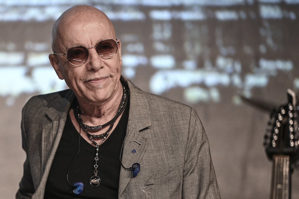 Toni Krahl (75) zahajuje svou sólovou kariéru debutovým albem „Genauso war's“.