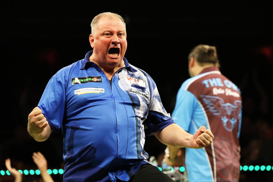 Andy Jenkins (54), hier bei der Senioren-WM 2023, wird wahrscheinlich nie wieder auf einer großen Darts-Bühne stehen.