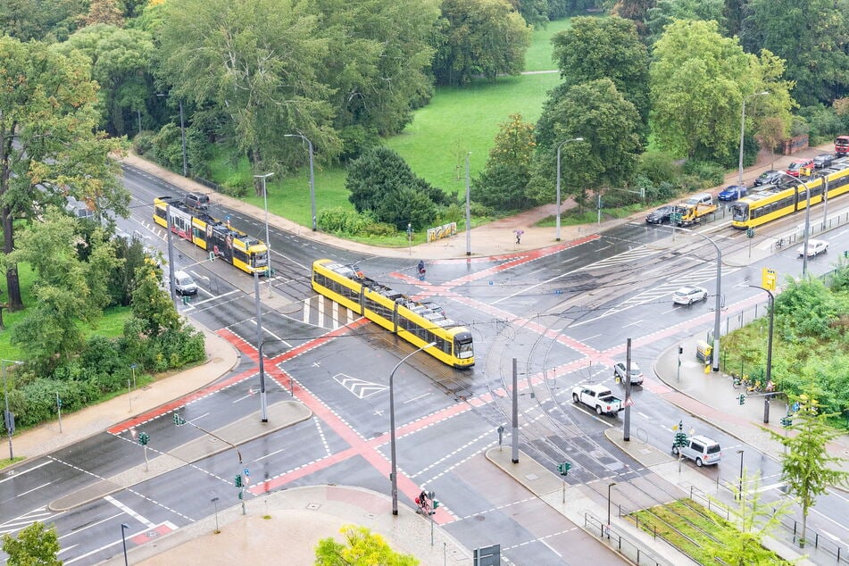 Der Lennéplatz bleibt eine Woche länger für den Verkehr gesperrt.