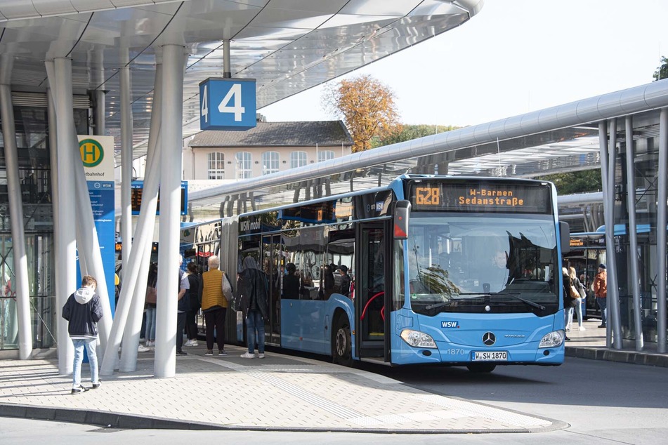 Bis Frühjahr 2023: Wuppertaler Stadtwerke schränken Fahrplan wegen Personalmangels ein