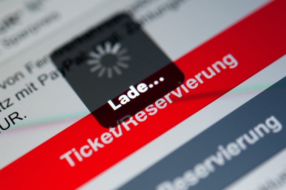 Etwa bei der Nutzung des DB Navigators kann es auch am Mittwoch zu Problemen kommen. (Symbolfoto)