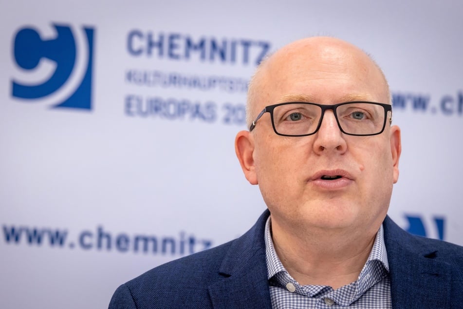 Oberbürgermeister Sven Schulze (54, SPD) sprach sich gegen eine Mindestgebühr für Uber aus - der Stadtrat stimmte zu.