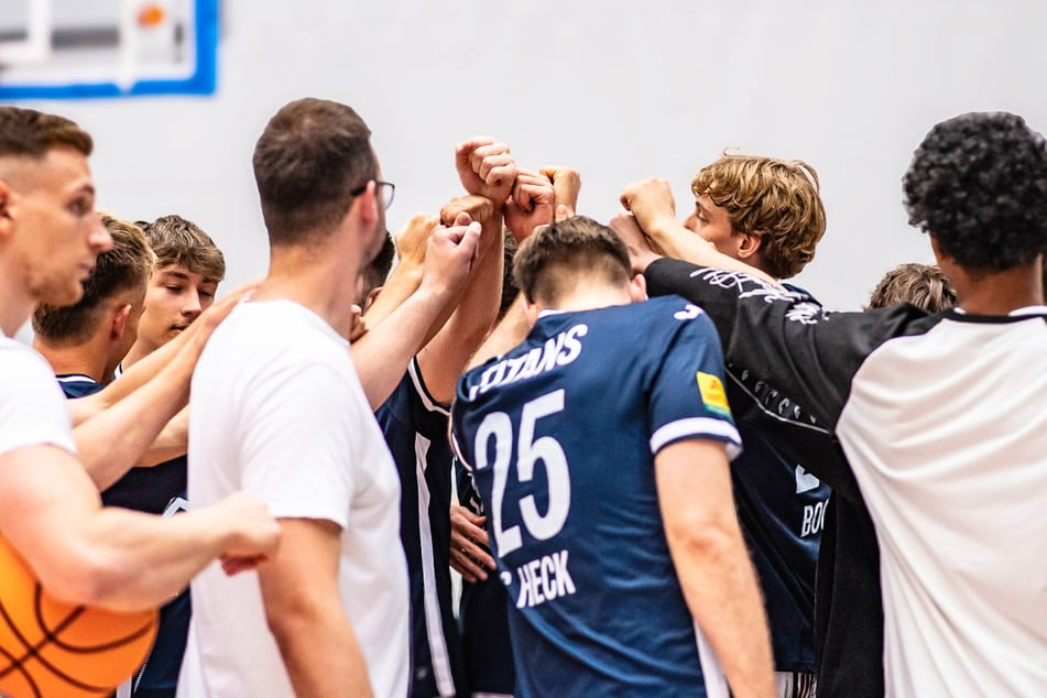 16 Uhr starten die Dresden Titans in die erste Partie vor heimischem Publikum.