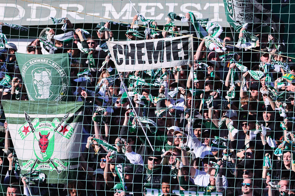 Die Polizei ermittelt gegen Fans von Chemie Leipzig. (Archivbild)